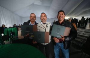 La UABC reconoció a 155 trabajadores por sus años de servicio