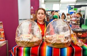 DOCENTES Y ESTUDIANTES DE LA UABC PARTICIPARON EN ENTOMOFAGIA CULINARIA -INSECTOS-