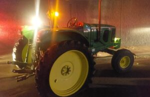 ROBAN TRACTOR A TRIGUEROS DEL PLANTÓN DEL CENTRO CÍVICO