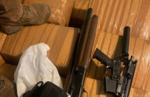 INCAUTA FGE MÁS DE 800 KILOS DE DROGA, ARMAS LARGAS, CARGADORES, CARTUCHOS Y EQUIPO TÁCTICO DURANTE CATEO