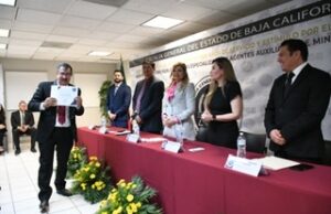 ENTREGA FISCAL MA. ELENA ANDRADE RAMÍREZ RECONOCIMIENTOS A AGENTES DEL MINISTERIO PÚBLICO, PERITOS Y AUXILIARES DEL MINISTERIO PÚBLICO