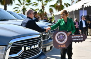 ENTREGA FISCAL GENERAL MA. ELENA ANDRADE EQUIPO TÁCTICO, UNIFORMES Y VEHÍCULOS A LA AGENCIA ESTATAL DE INVESTIGACIÓN