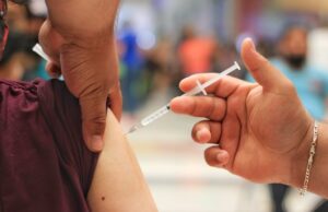CONTINÚA DISPONIBLE LA VACUNA CONTRA EL COVID-19 EN LA ENTIDAD
