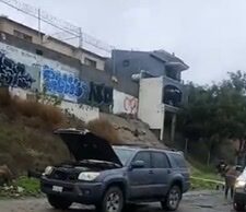 FISCALÍA INVESTIGA AGRESIÓN A VEHÍCULO DE PERIODISTA