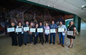 PERSONAL ADMINISTRATIVO Y DE SERVICIOS DE LA UABC FUE RECONOCIDO POR SU ANTIGÜEDAD LABORAL