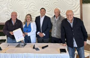 FIRMA LIZBETH MATA LOZANO ACUERDO DE UNIDAD Y DEMOCRACIA CON EX GOBERNADORES DEL PAN