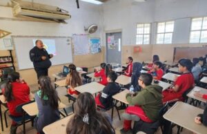 D.A.R.E.: Miles de estudiantes beneficiados
