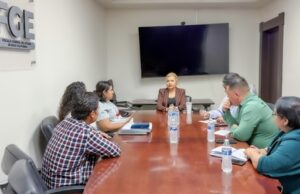 RECIBE FISCAL GENERAL, DRA. MA ELENA ANDRADE RAMÍREZ A MADRE DE LA NIÑA CELESTE