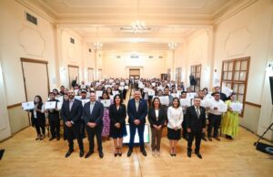 La UABC fortalece su comunidad con entrega de 114 bases laborales a personal administrativo y de servicios